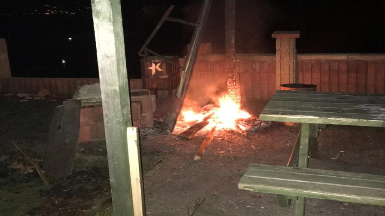 Sosyal medya etkileşimi için yangın çıkardılar