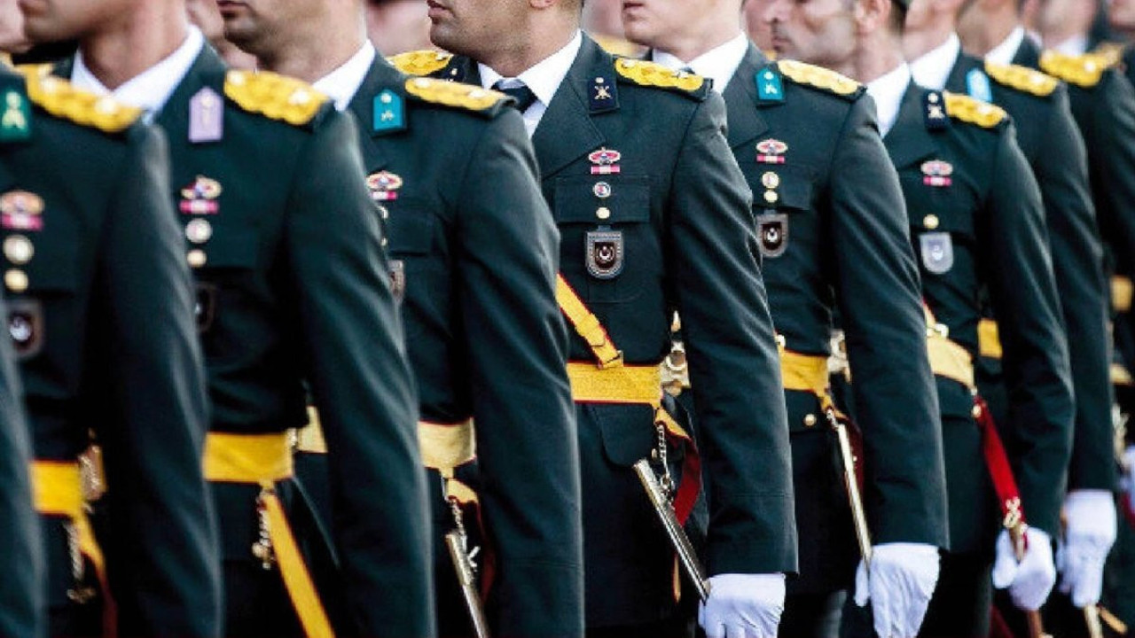 Atatürk’ü savunan teğmenler ihraç edildi. Tuzla Piyade Okulu’ndaki soruşturmada karar