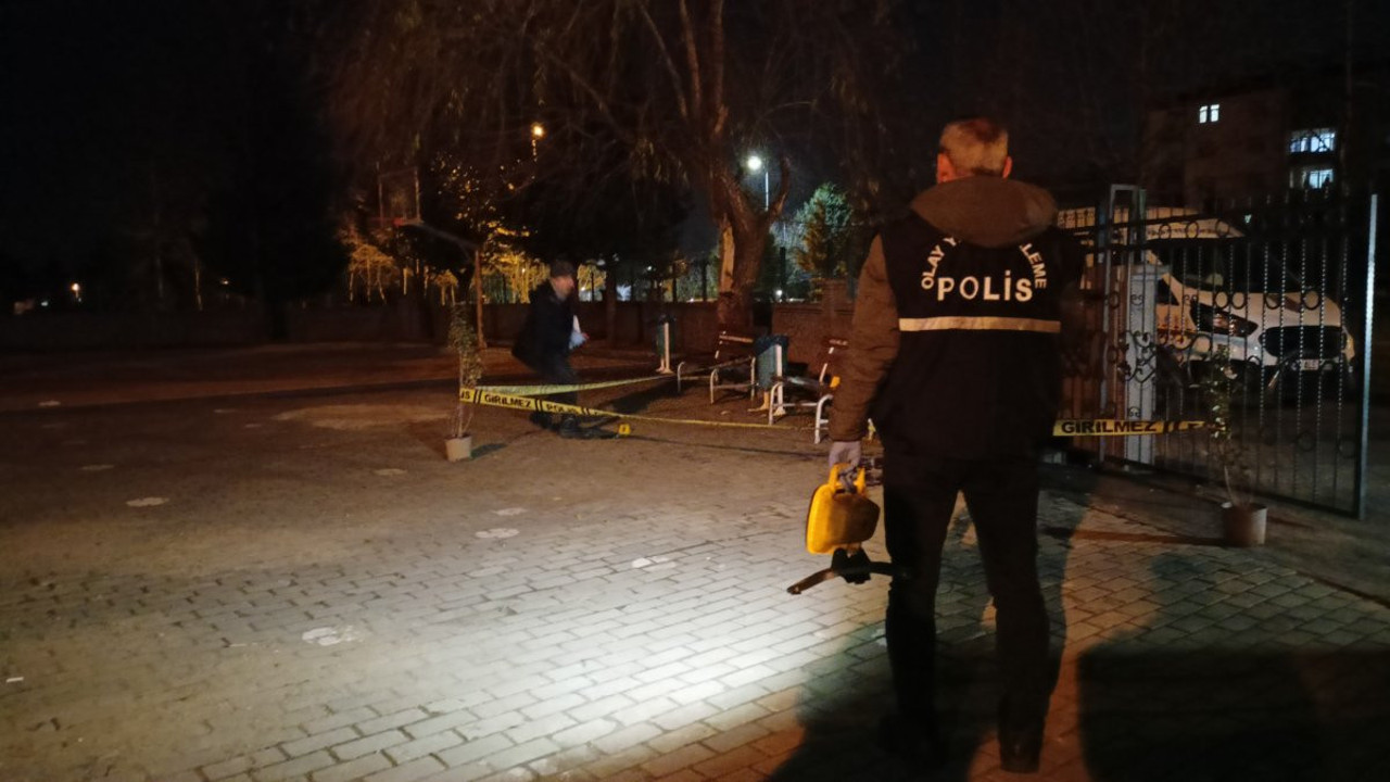 Çocuğunu almaya giden baba okul bahçesinde öldürüldü