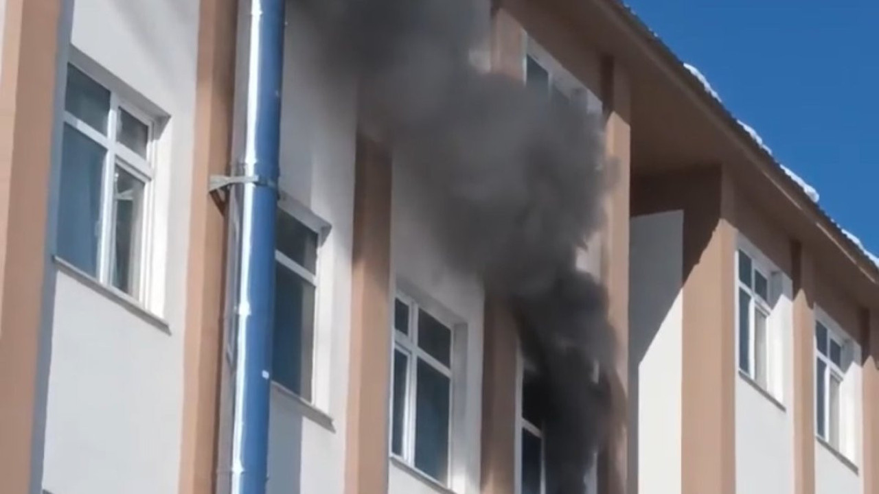 Lise öğrencilerini korkutan yangın. Öğrenciler tahliye edildi