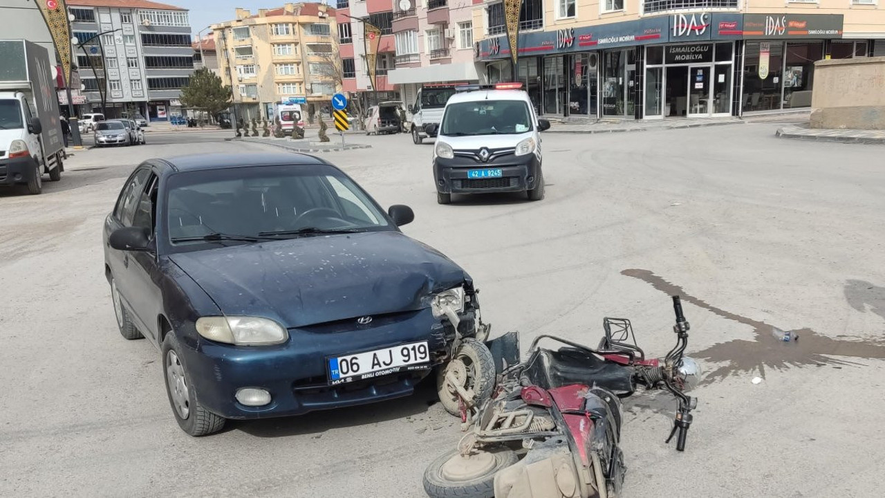 Otomobil ile elektrikli bisiklet çarpıştı: 1 yaralı (08 Şubat 2024)