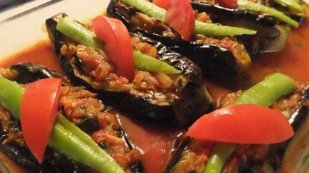 Mini imam bayıldı tarifinin büyük sırrı. Parmaklarınızı yiyeceksiniz