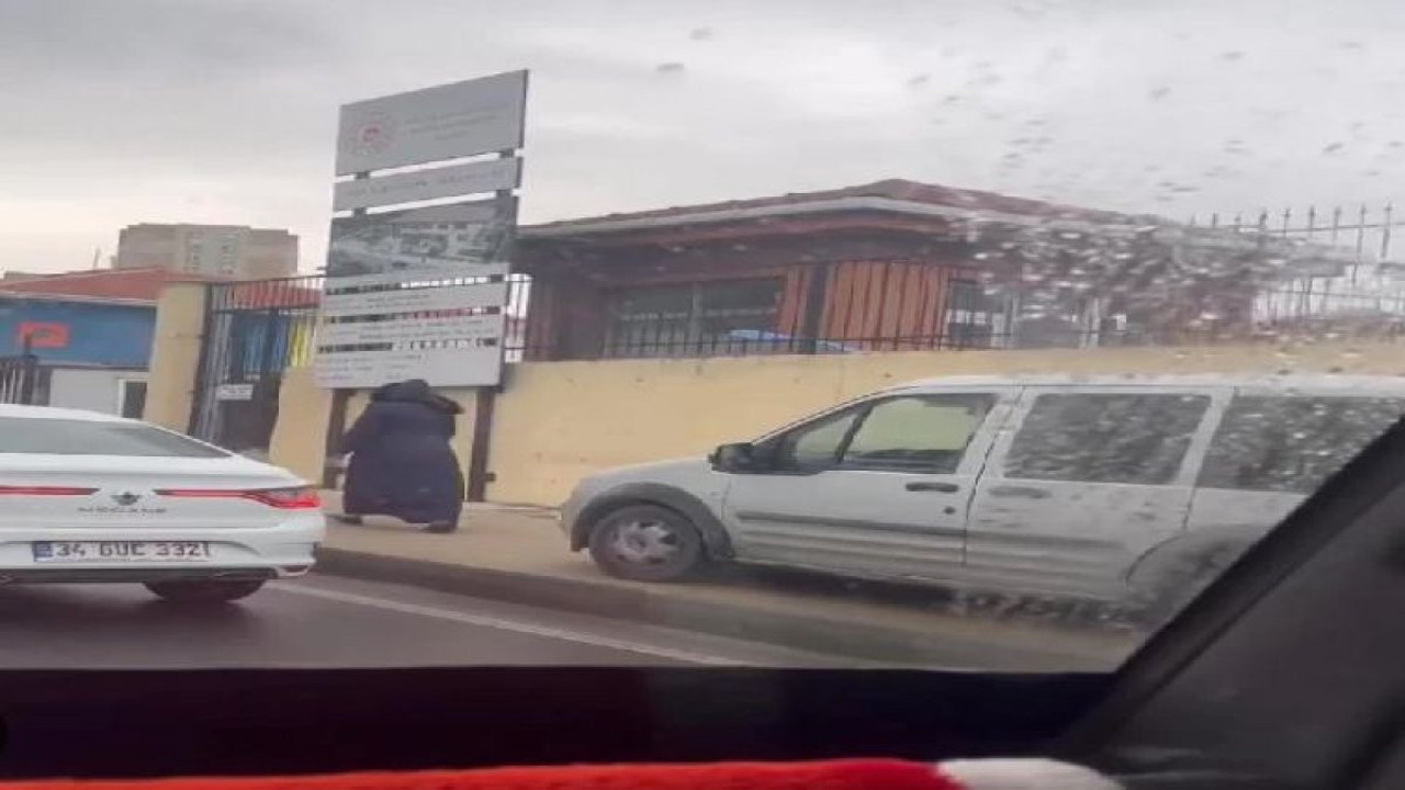 Avcılar'da kaldırımda giden otomobil sürücüsüne para cezası