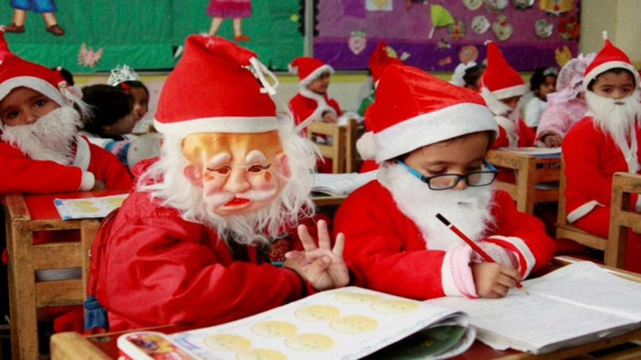 Noel, Paskalya ve Cadılar Bayramı kutlamaları yasaklandı. Özel okullar yönetmeliği değiştirildi