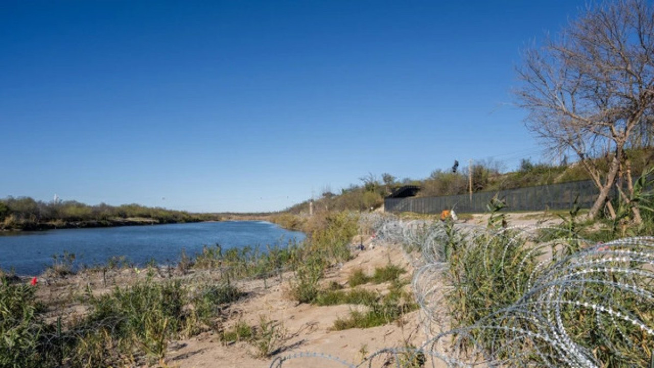 Teksas Valisi Meksika sınırına askeri üs kuracak