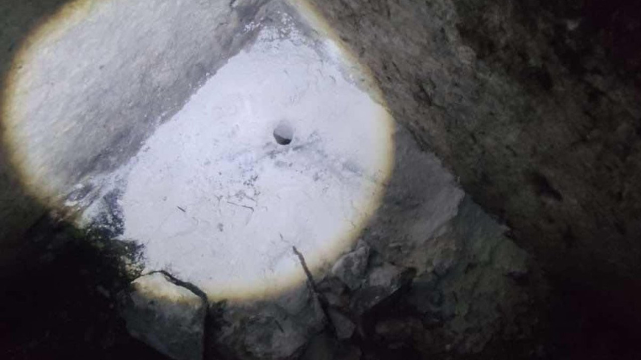 Roma dönemine ait mezarı asitle eritmeye çalıştılar. Yakayı ele verdiler