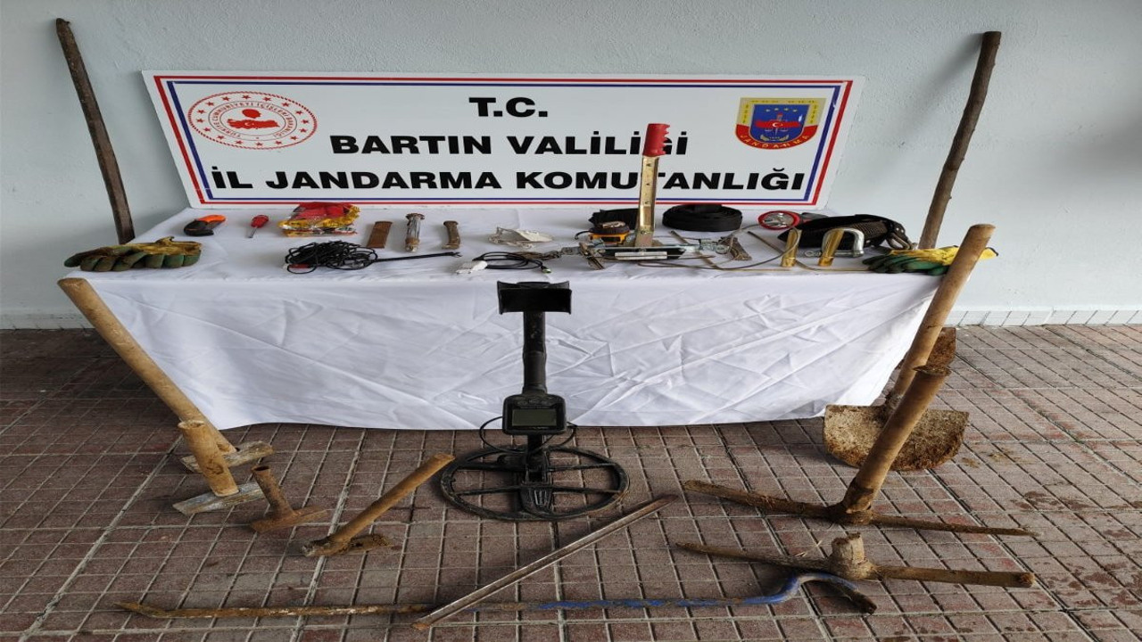 Hazineye niyet ettiler karşılarında jandarmayı buldular