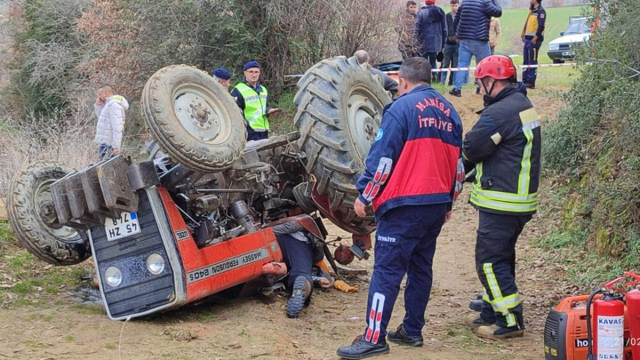 Devrilen traktörünün altında hayatını kaybetti