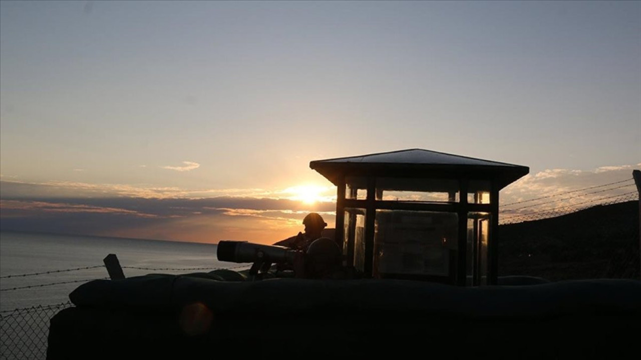 Hudut Kartalları 3'ü FETÖ üyesi 5 kişiyi yakaladı