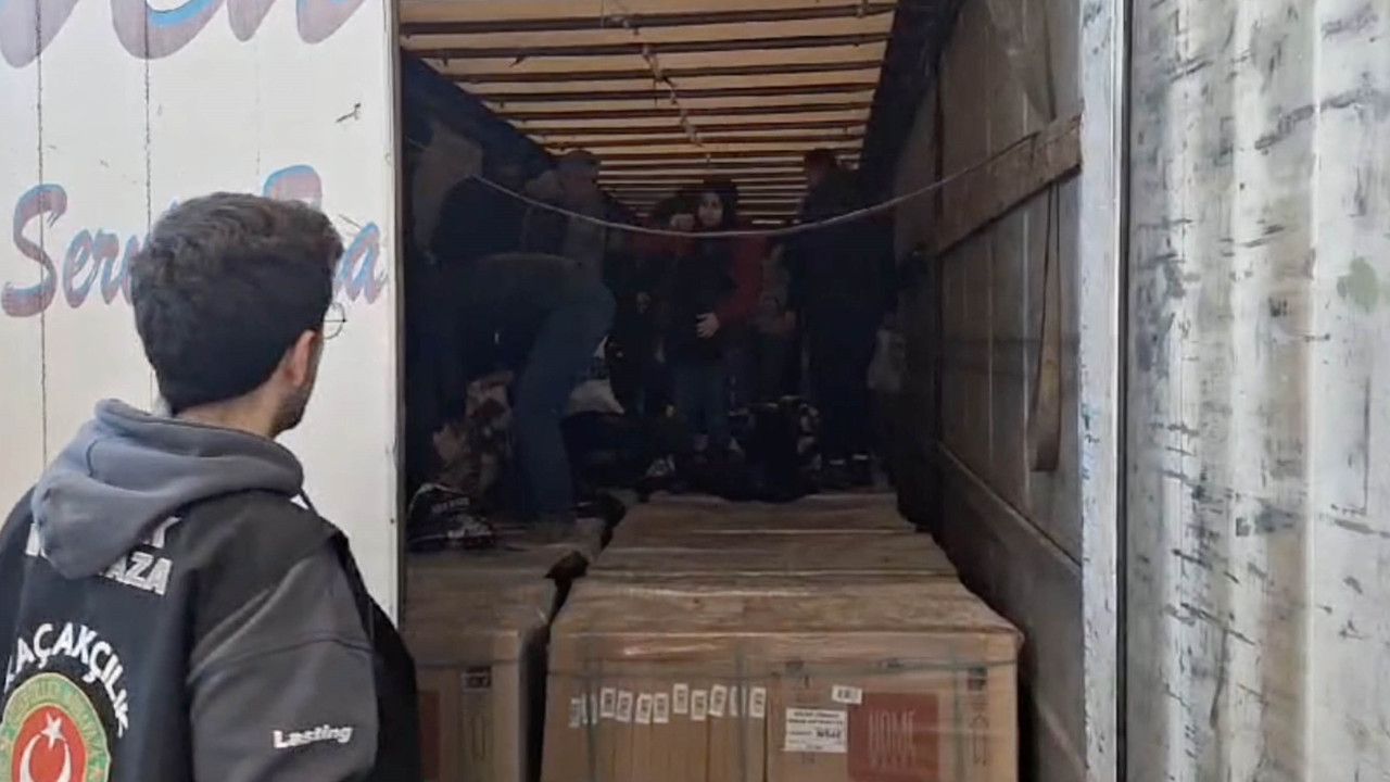 İki tırda 51 düzensiz göçmen yakalandı