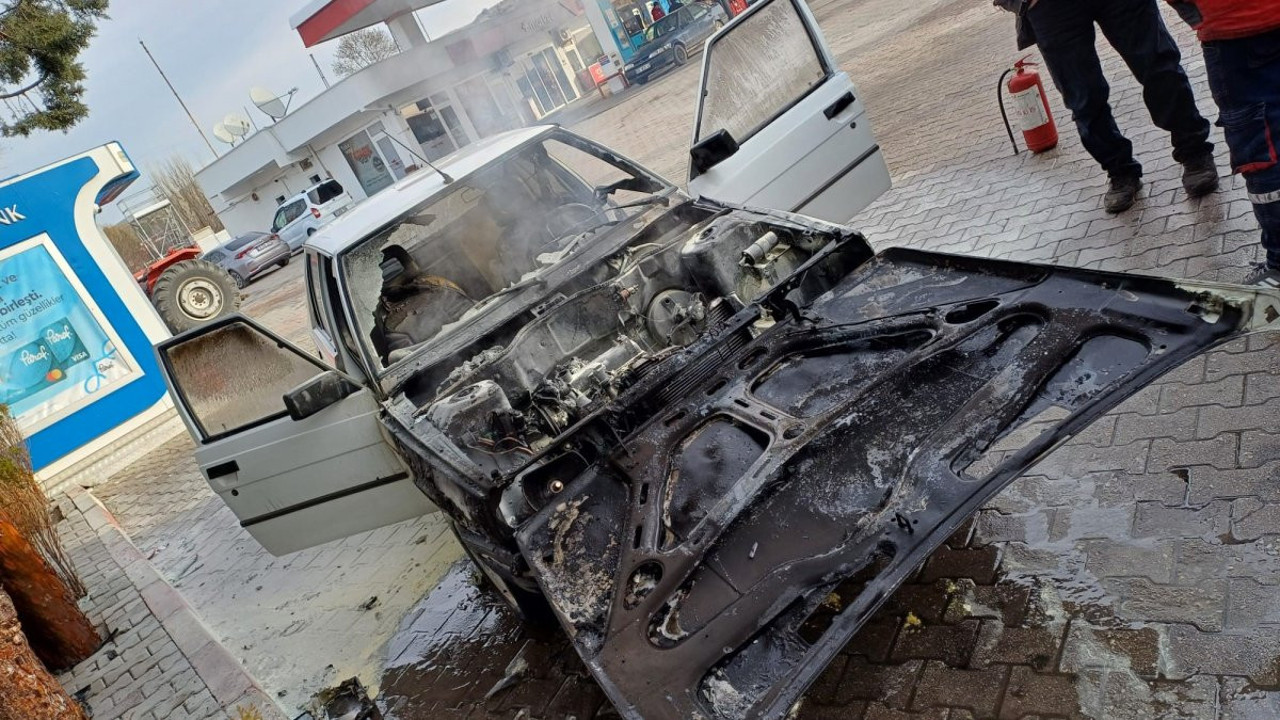 Çorum’da otomobil alev alev yandı