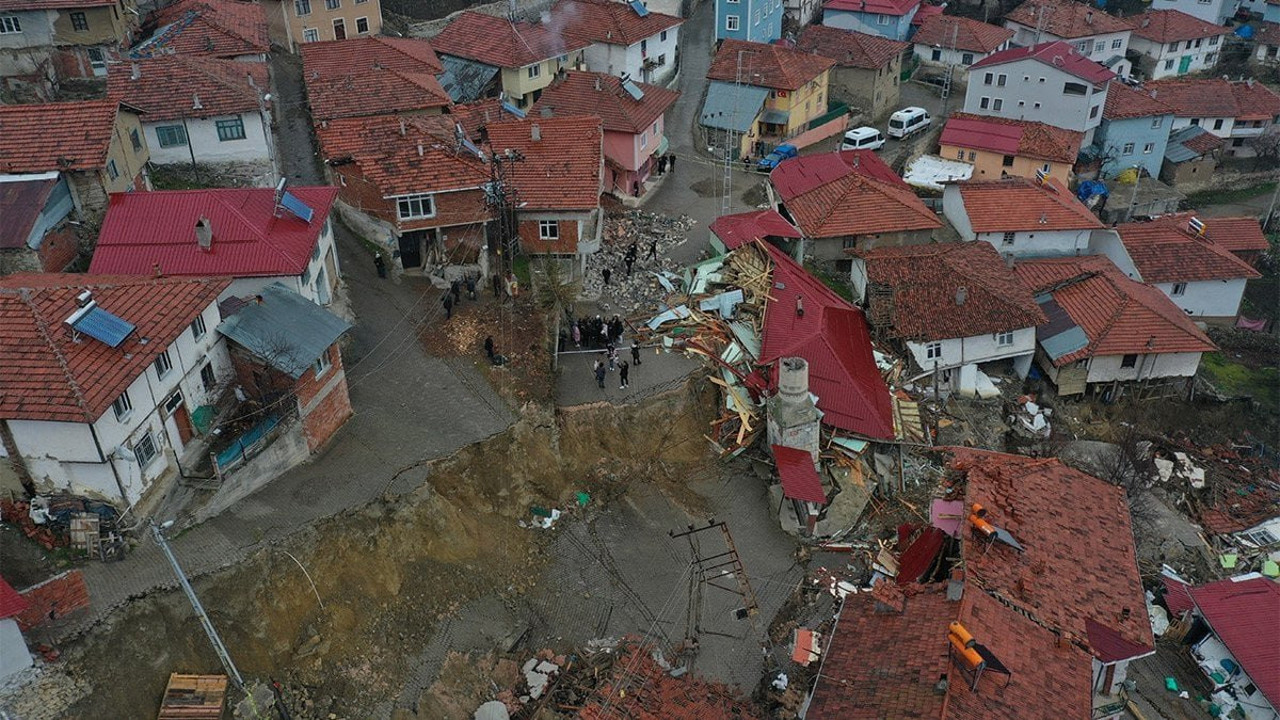 Tokat'ı heyelan vurdu: 900 nüfuslu köy ikiye ayrıldı