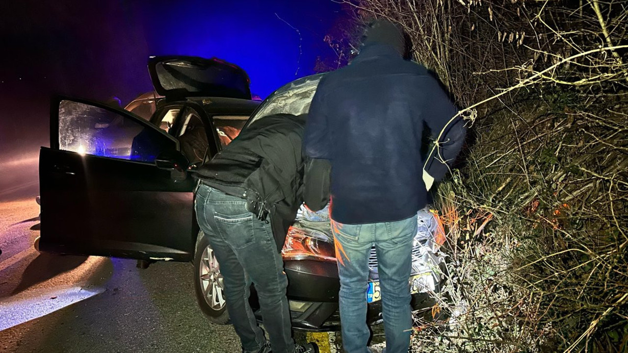 ‘Dur’ ihtarına uymayıp kaçarken kaza yaptılar: Uyuşturucu ile yakalandılar