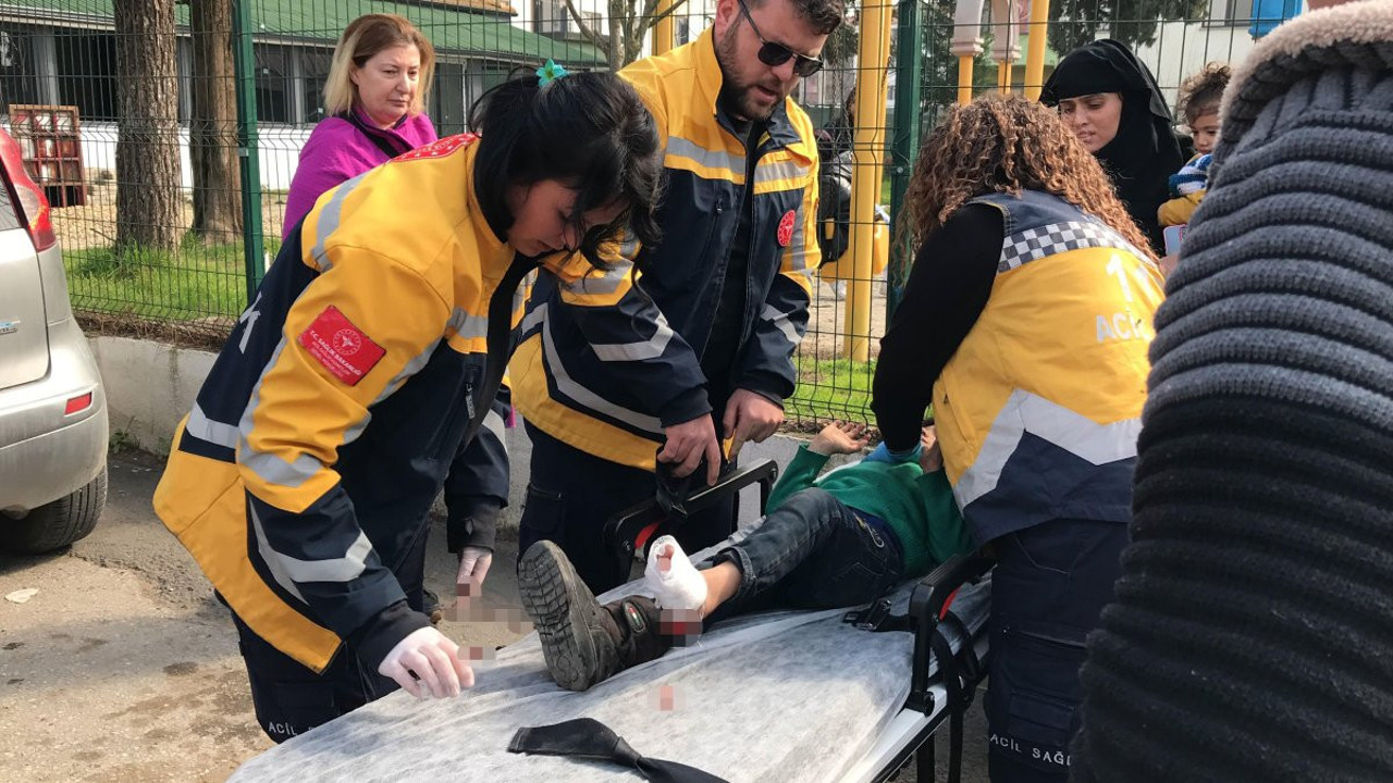 Yola atlayan 4 yaşındaki çocuğa otomobil çarptı