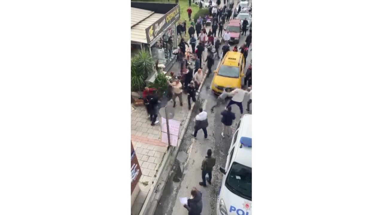 Laf dalaşı silahlı çatışmaya dönüştü. 2 yaralı