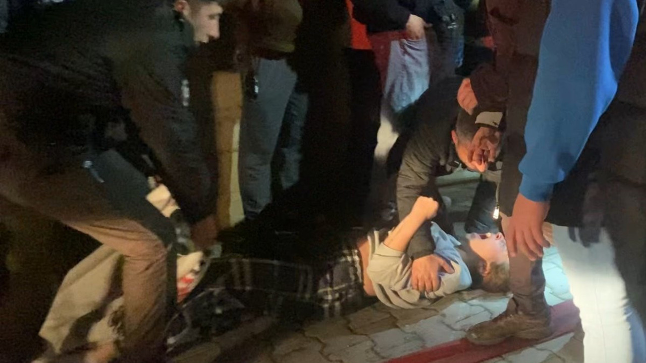 Ailesinin yaşadığı daireyi benzin döküp ateşe verdi