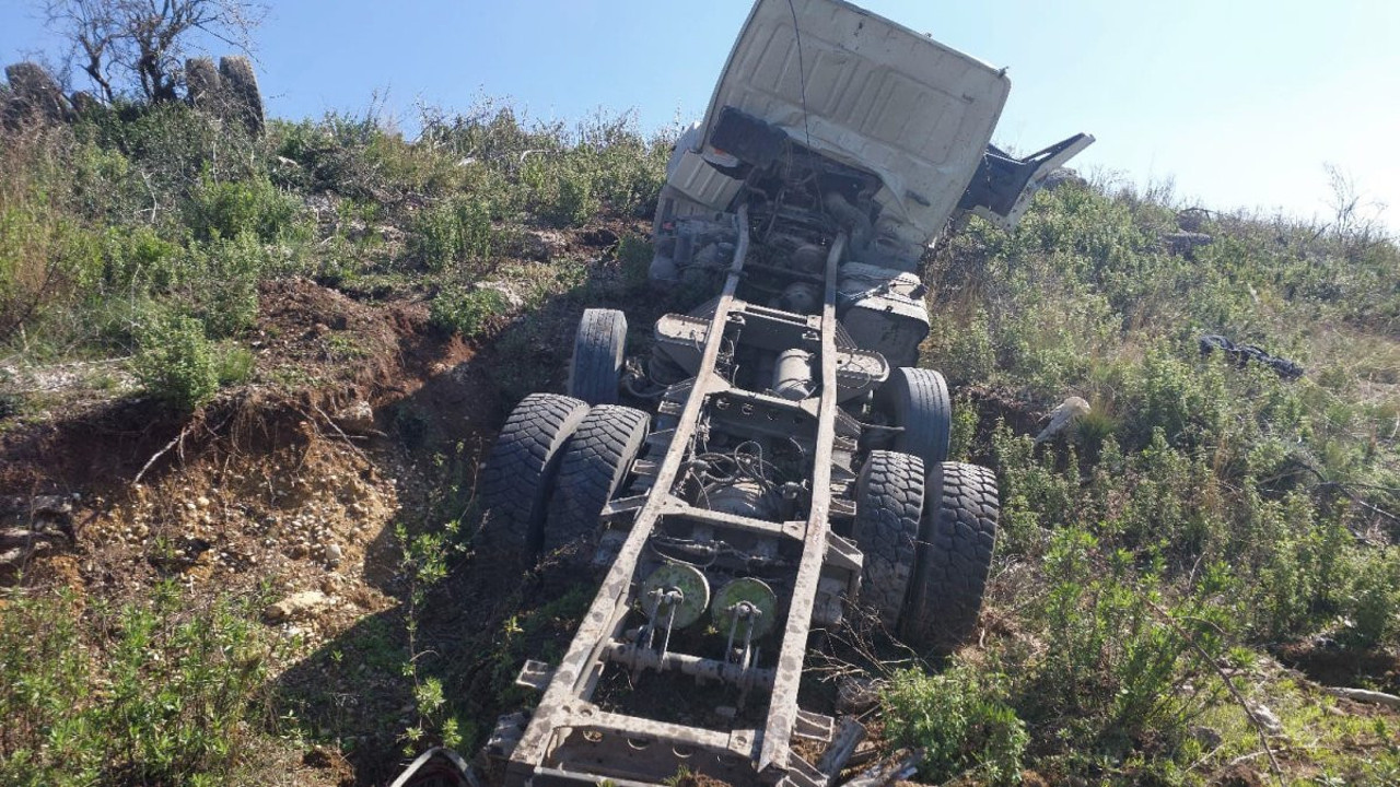 Direksiyon hakimiyetini kaybeden sürücü şarampole yuvarlandı. 1 kişi ağır yaralı