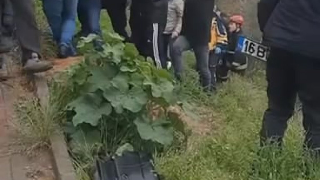 Bursa'da otomobil şarampole yuvarlandı: 3 yaralı