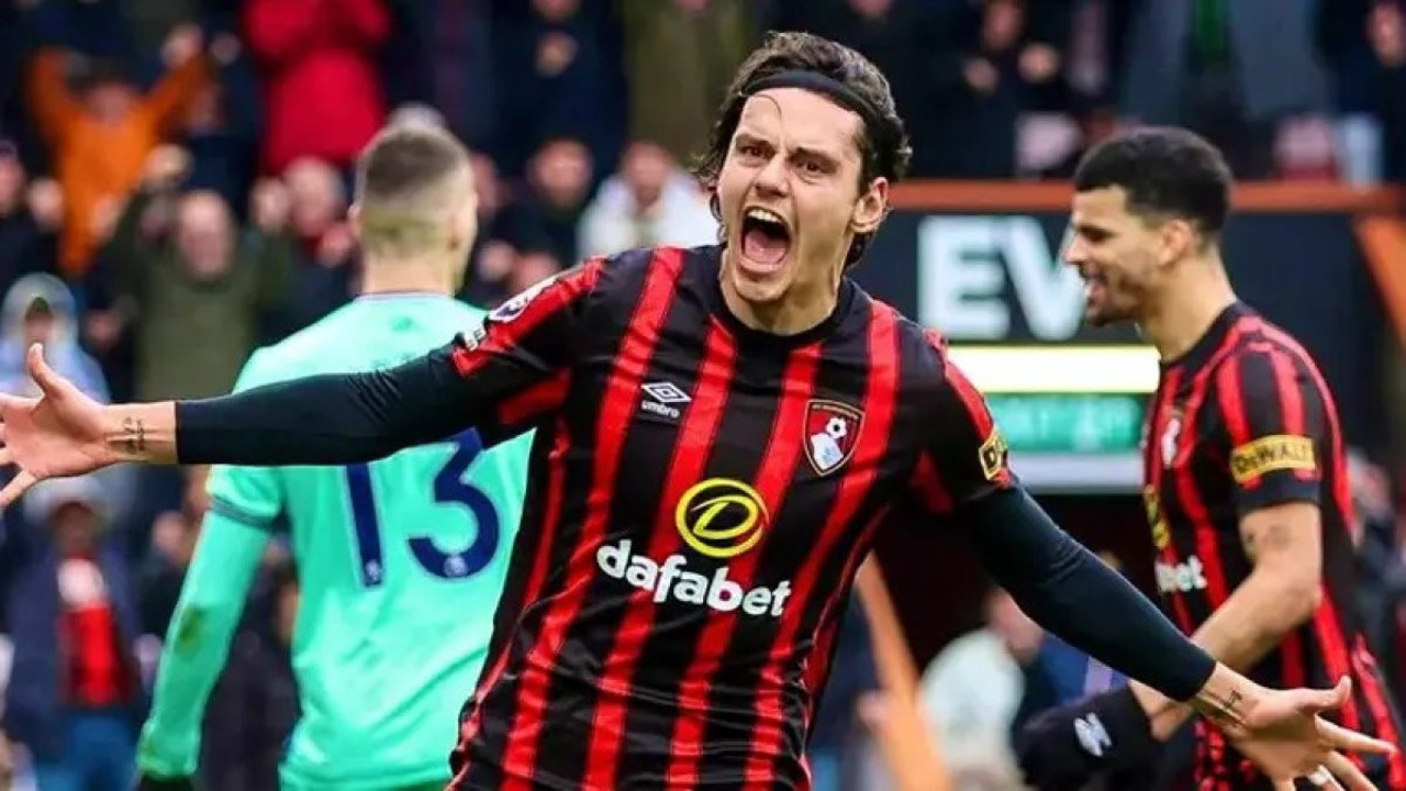 Enes Ünal Premier Lig'de ilk golünü attı