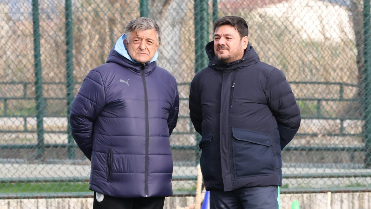 Yılmaz Vural görüşme odasında