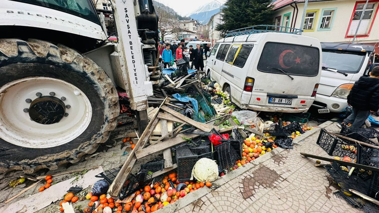 Artvin’de iş makinesi pazara daldı