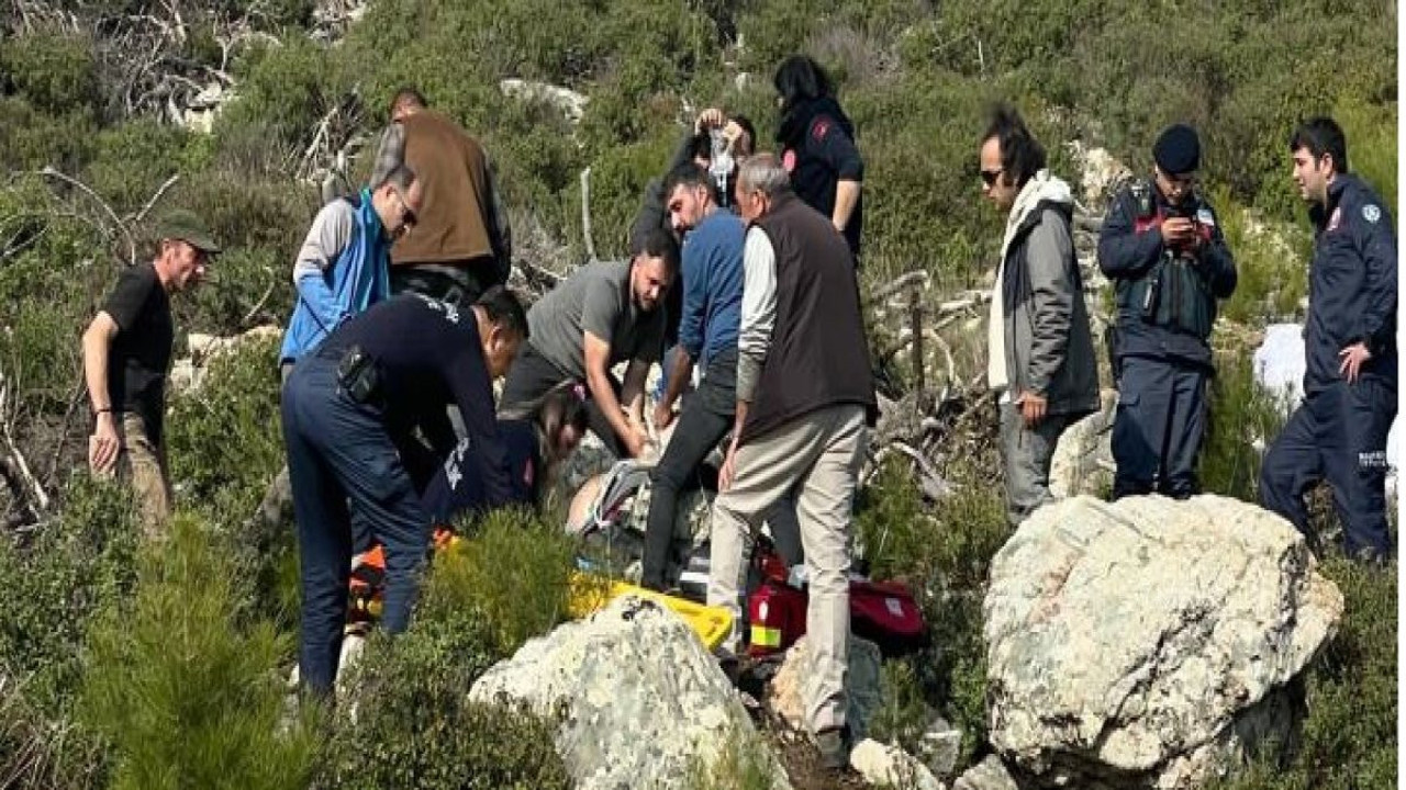 Yamaç paraşütü pilotu kayalık araziye düştü