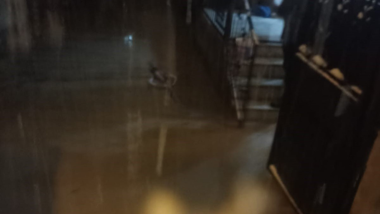 Van'da yoğun sağanak yağış su taşkınlarına neden oldu