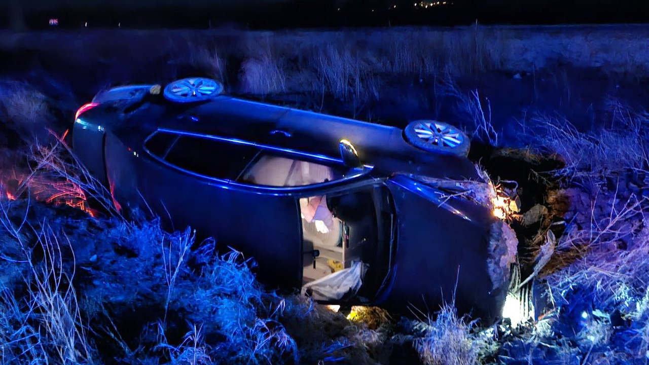 Otomobil dere yatağına uçtu. 3 yaralı