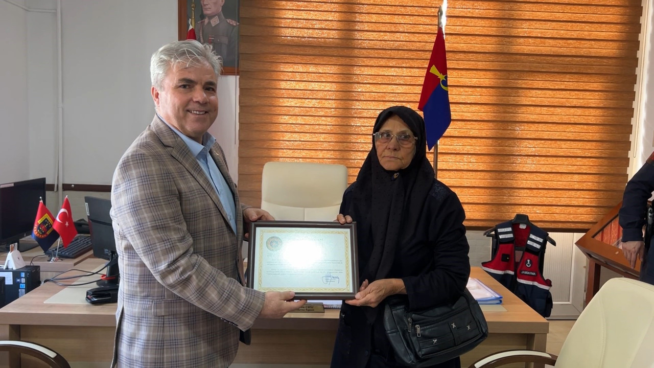 Burdur'da yalnız yaşayan kadın evini bağışladı