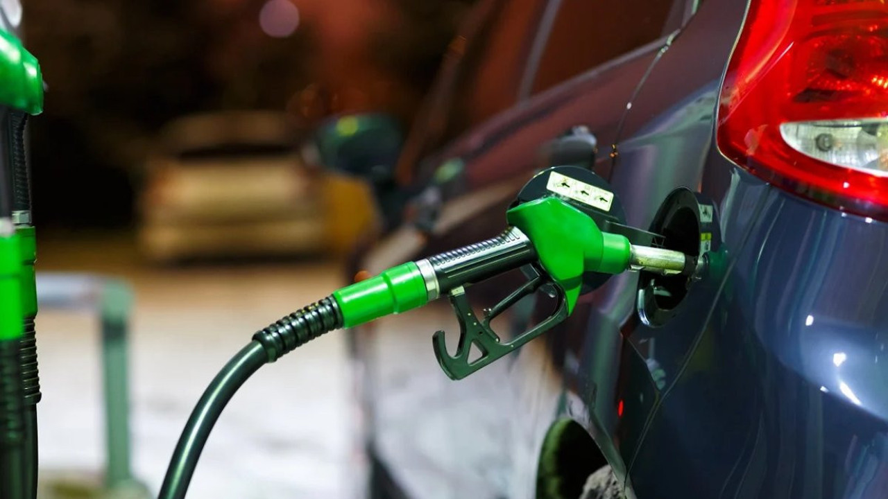 Akaryakıtta bu gece olanlar olacak. 6 günde benzin ve motorine 2 kere zam yapılmıştı