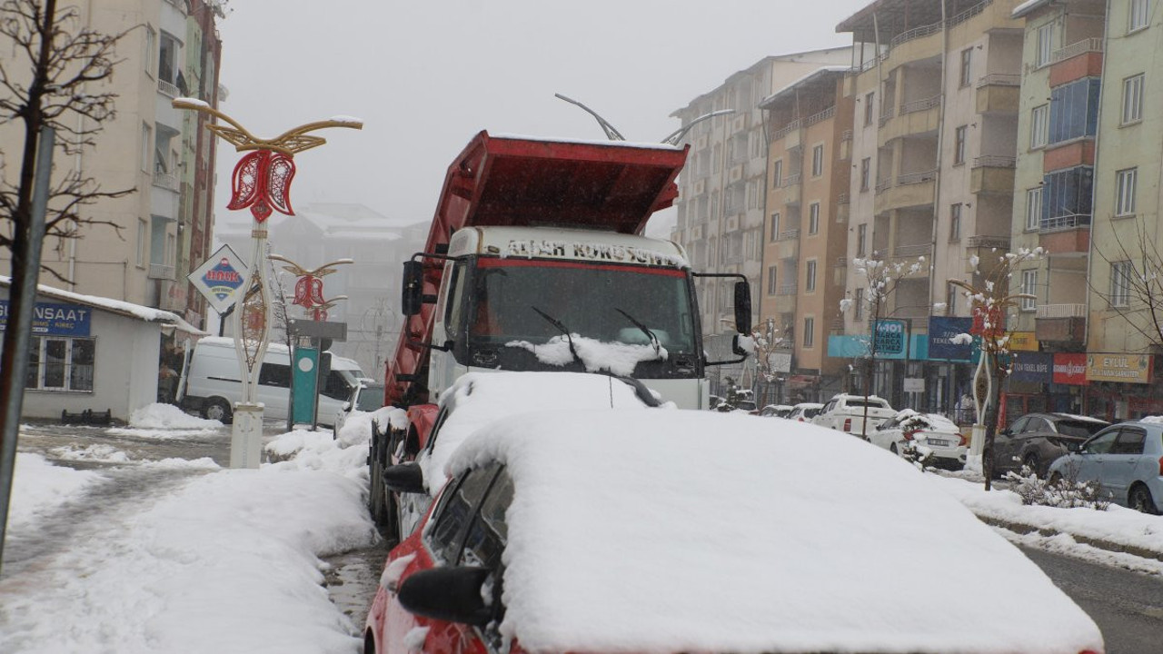 Hakkari’de 23 yerleşim yolu kapandı (23 Mart 2024)