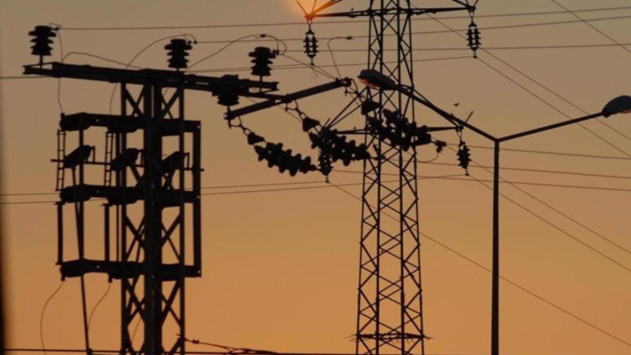 Deprem bölgesindeki elektrik dağıtım şirketlerinin borçları ertelendi