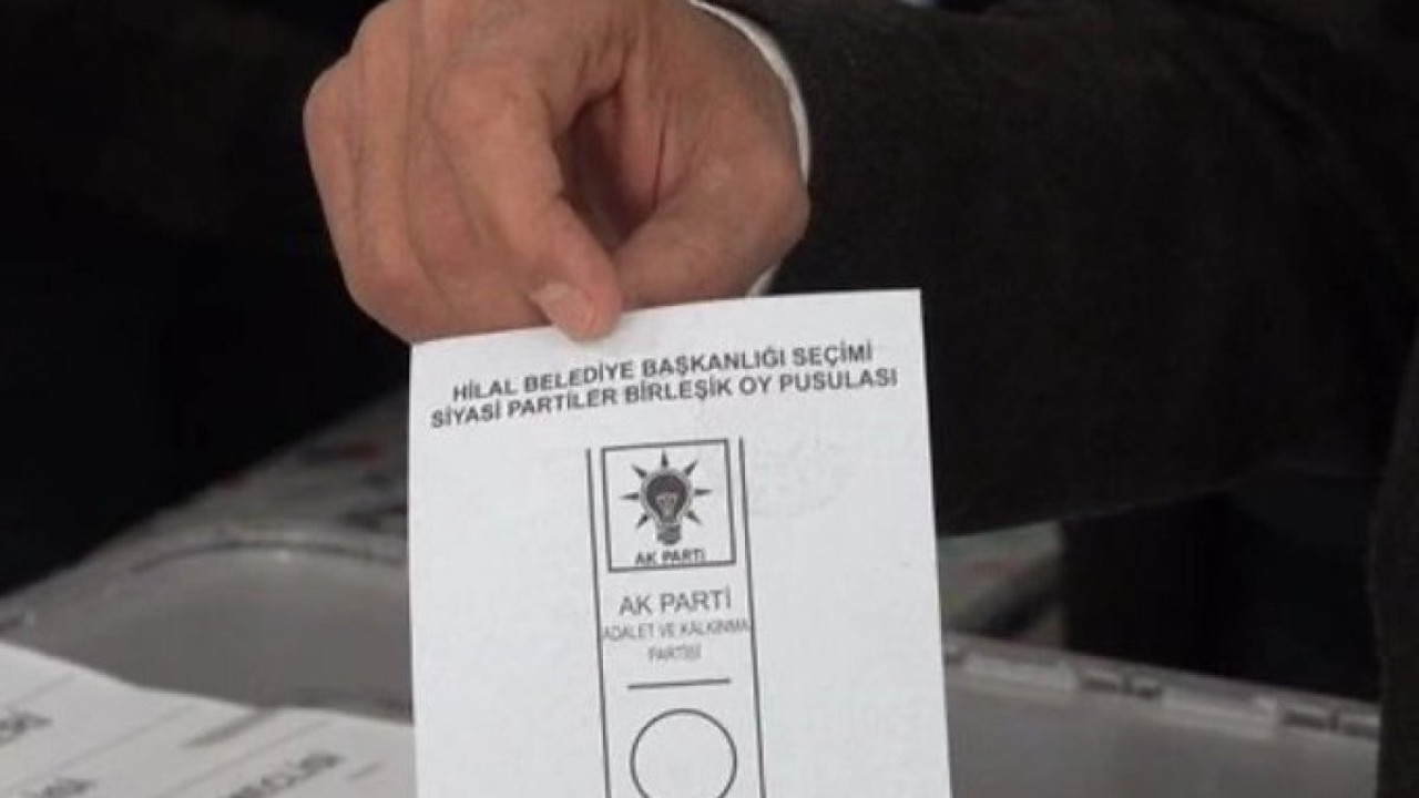 Bir ilçede tek belde belediye başkan adayı yarıştı. Seçmenler 4. santimetrelik pusulada oy kullandı