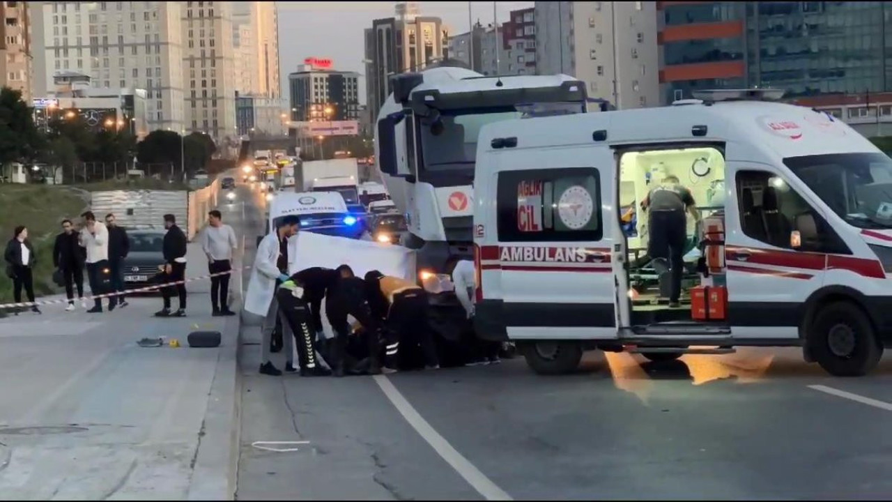 Esenyurt'ta iki motosikletli kaldırımda çarpıştı. 1 ölü