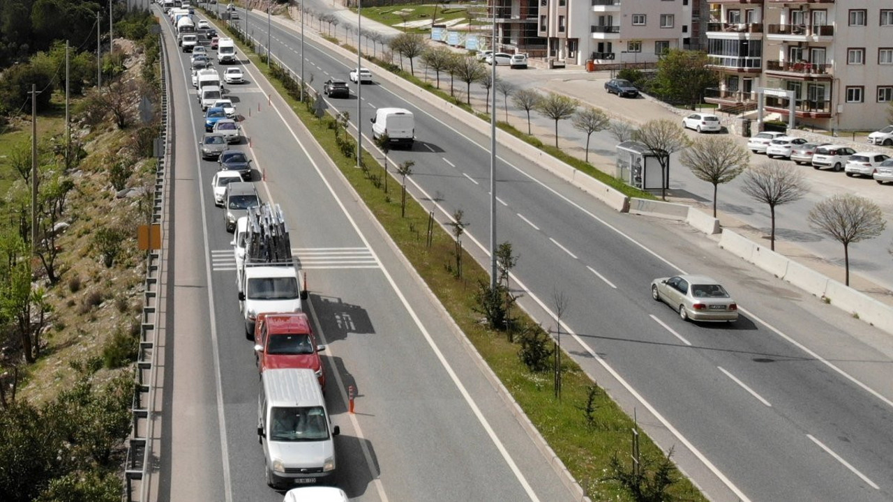Bodrumlular camın arkasından korkuyla seyrediyor. Halk evlerine kapandı. Esnaf etiketlerin tamamını değiştirdi hazır bekliyor