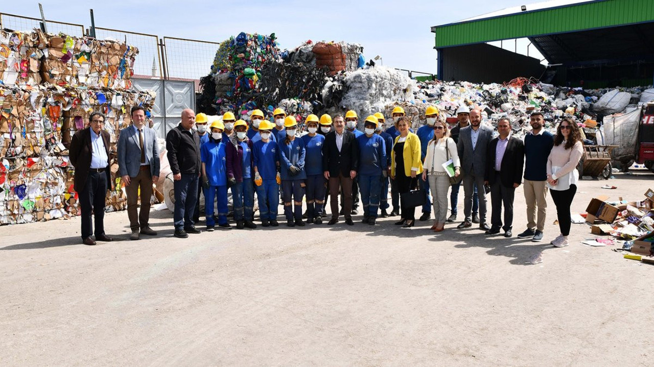 Tepebaşı’nda tonlarca atık kazanca dönüşüyor