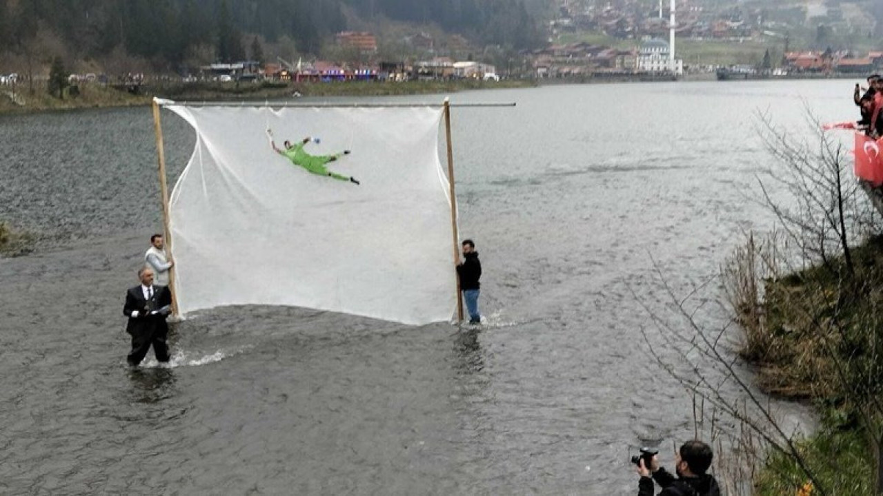 Trabzonspor'a Trabzon'da protesto 'Kendi kalelerine gol attılar'