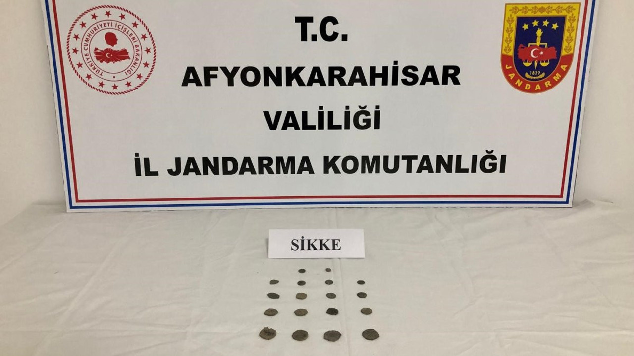 Jandarma tarihi eser kaçakçısını yakaladı