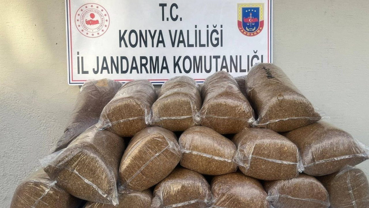 Otomobilin içinde kaçak tütün ele geçirildi