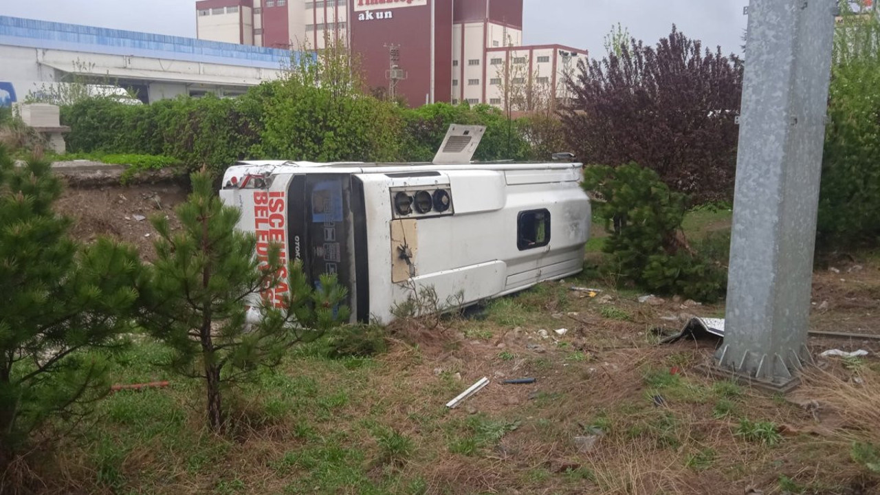 Kontrolden çıkan midibüs bahçeye daldı! 5 yaralı