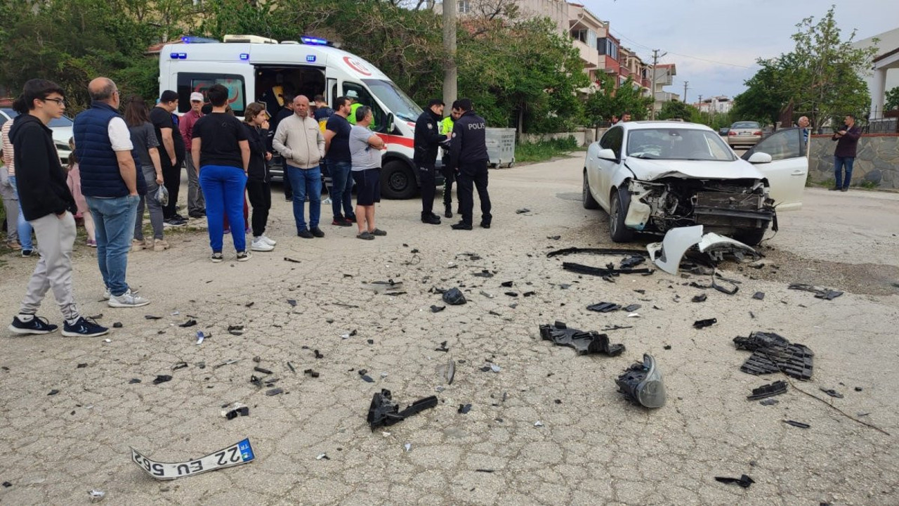 Otomobil kullanan 14 yaşındaki çocuk kaza yaptı, 3 kişiyi yaraladı