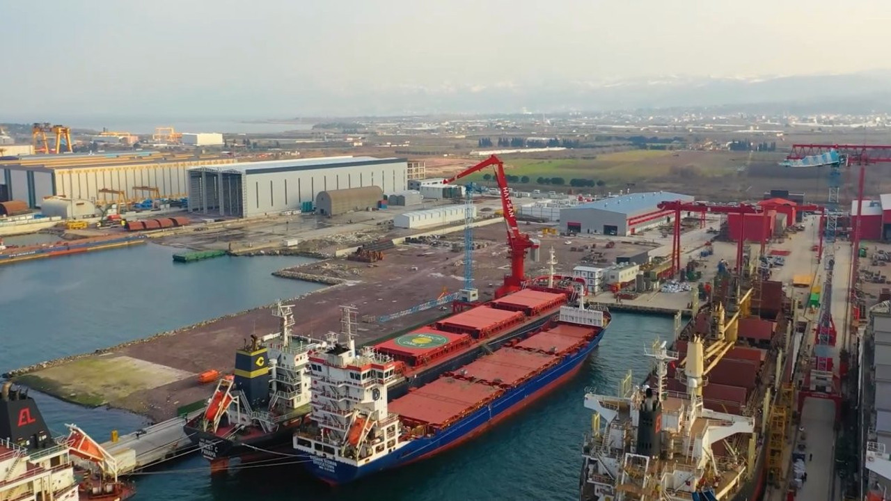 Tersanede konteyner ile forklift arasında sıkışan başmühendis öldü, müdür ağır yaralandı