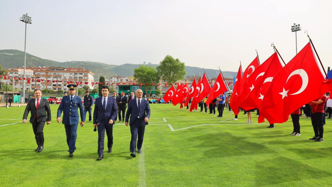 Öğrencilerin gösterileri izleyenleri mest etti