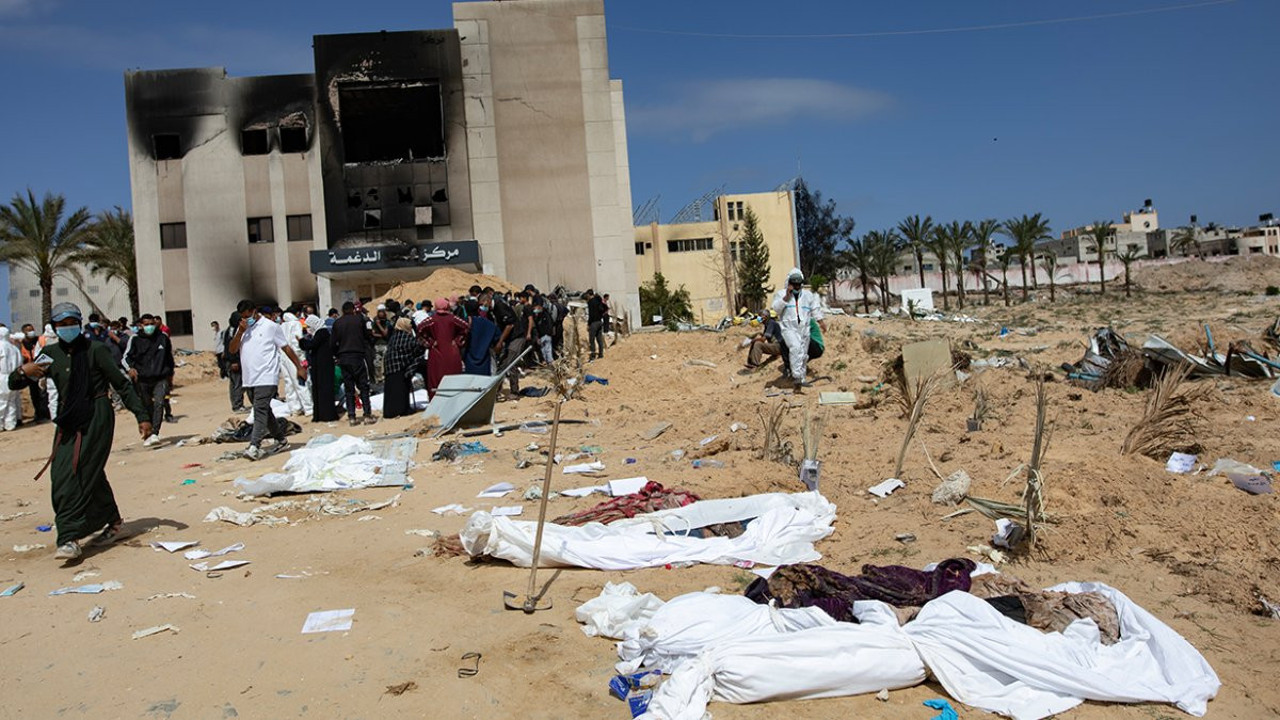 Han Yunus’taki toplu mezarlardan 310 ceset çıkarıldı