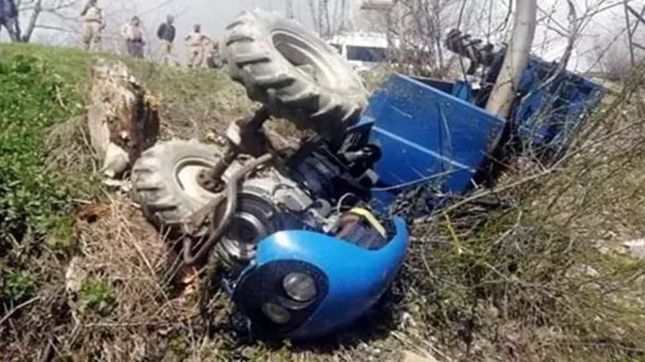 Tarım aracı şarampole devrildi. 1 yaralı