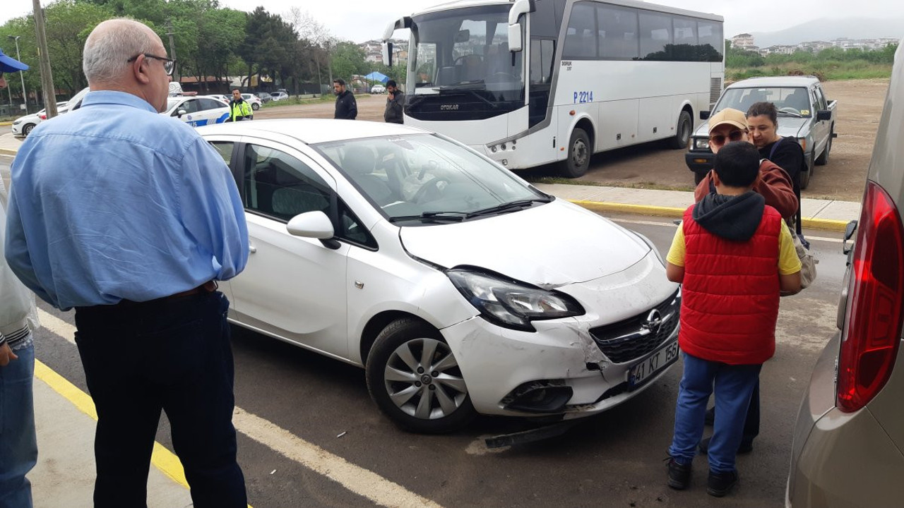 Otomobil bebek arabasına çarptı. İçindeki çocuk ağır yaralı