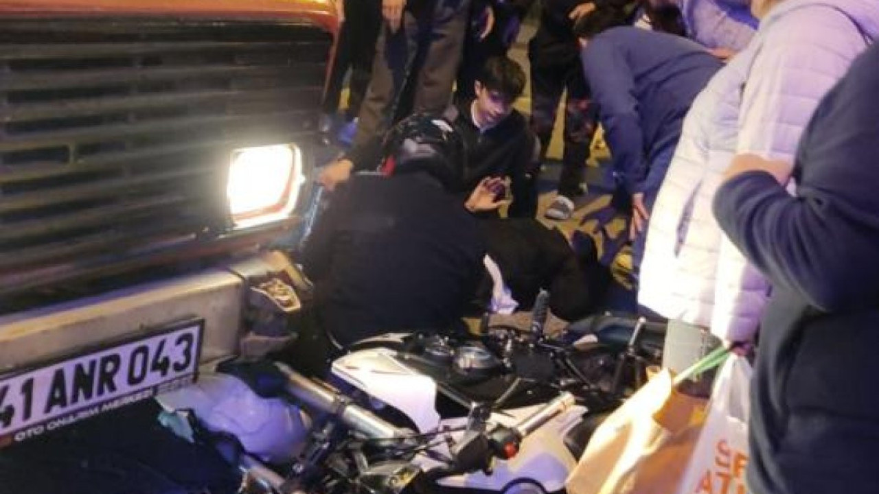 2 motosiklet ve kamyonetin karıştığı kazada 4 kişi yaralandı