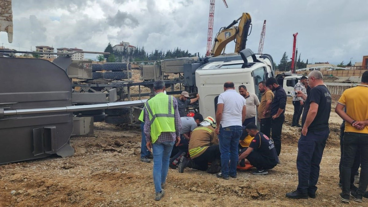 Hafriyat kamyonu devrildi: 1 yaralı (05 Mayıs 2024)