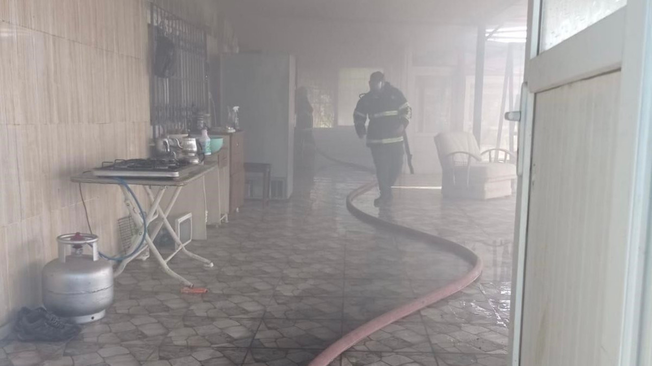 Hatay’da çıkan ev yangını itfaiye ekipleri tarafından büyümeden söndürüldü