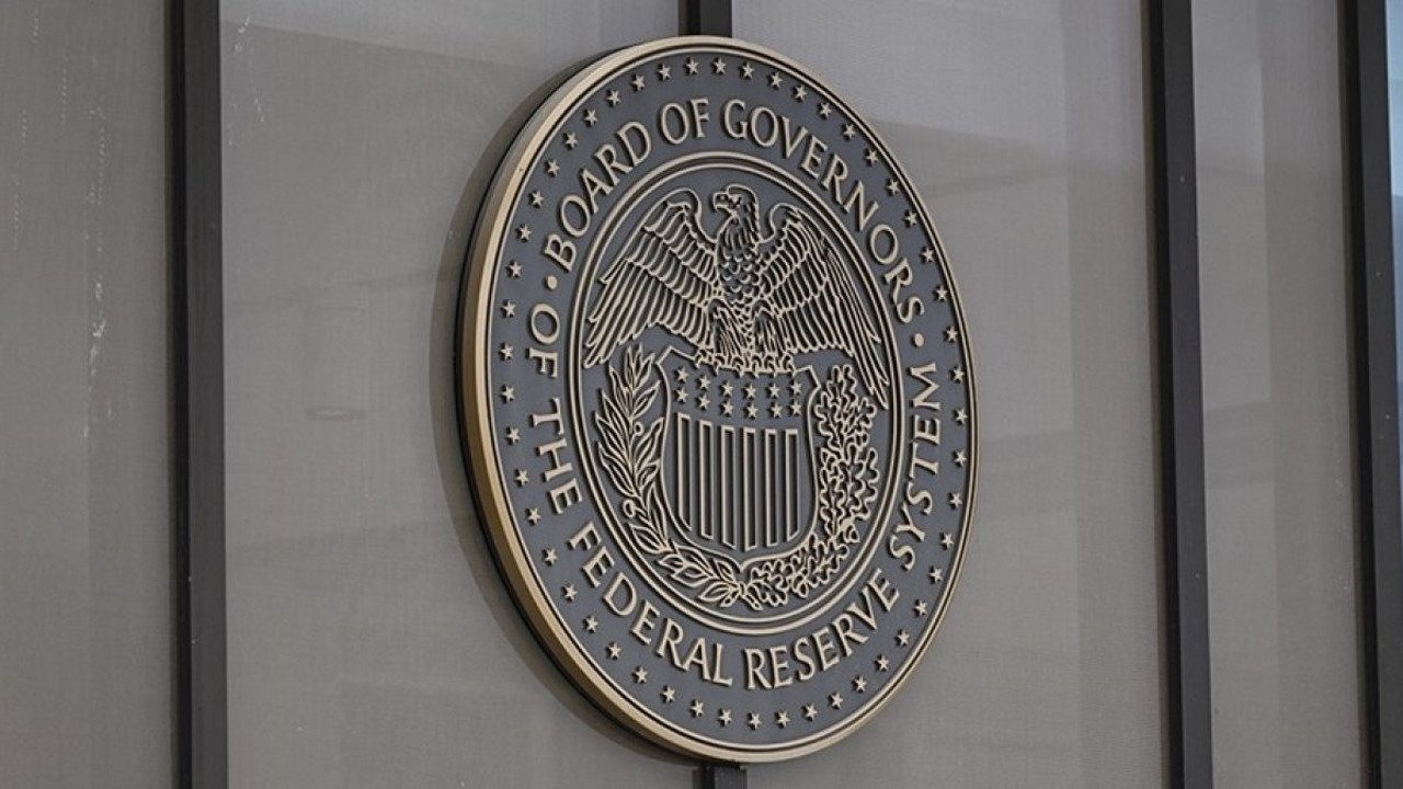 Fed imalat endeksinde daralma sürüyor